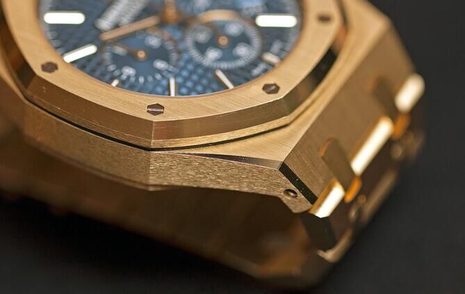 Audemars-Piguet-Royal-Oak-Chronograph-41-mm-yellow-gold_