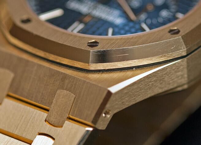 Audemars-Piguet_Royal-Oak-Chronograph-41-mm-yellow-gold_