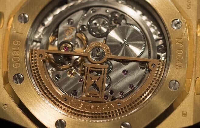 Audemars-Piguet Royal-Oak-Extra-Thin-The-Hour-Glass-Yellow-Gold-