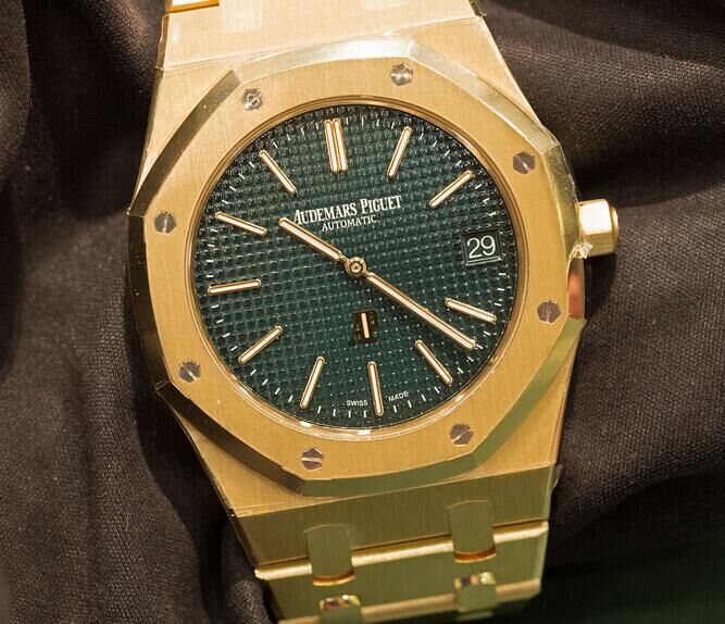 Audemars-Piguet-Royal-Oak-Extra-Thin-The-Hour-Glass-Yellow-Gold